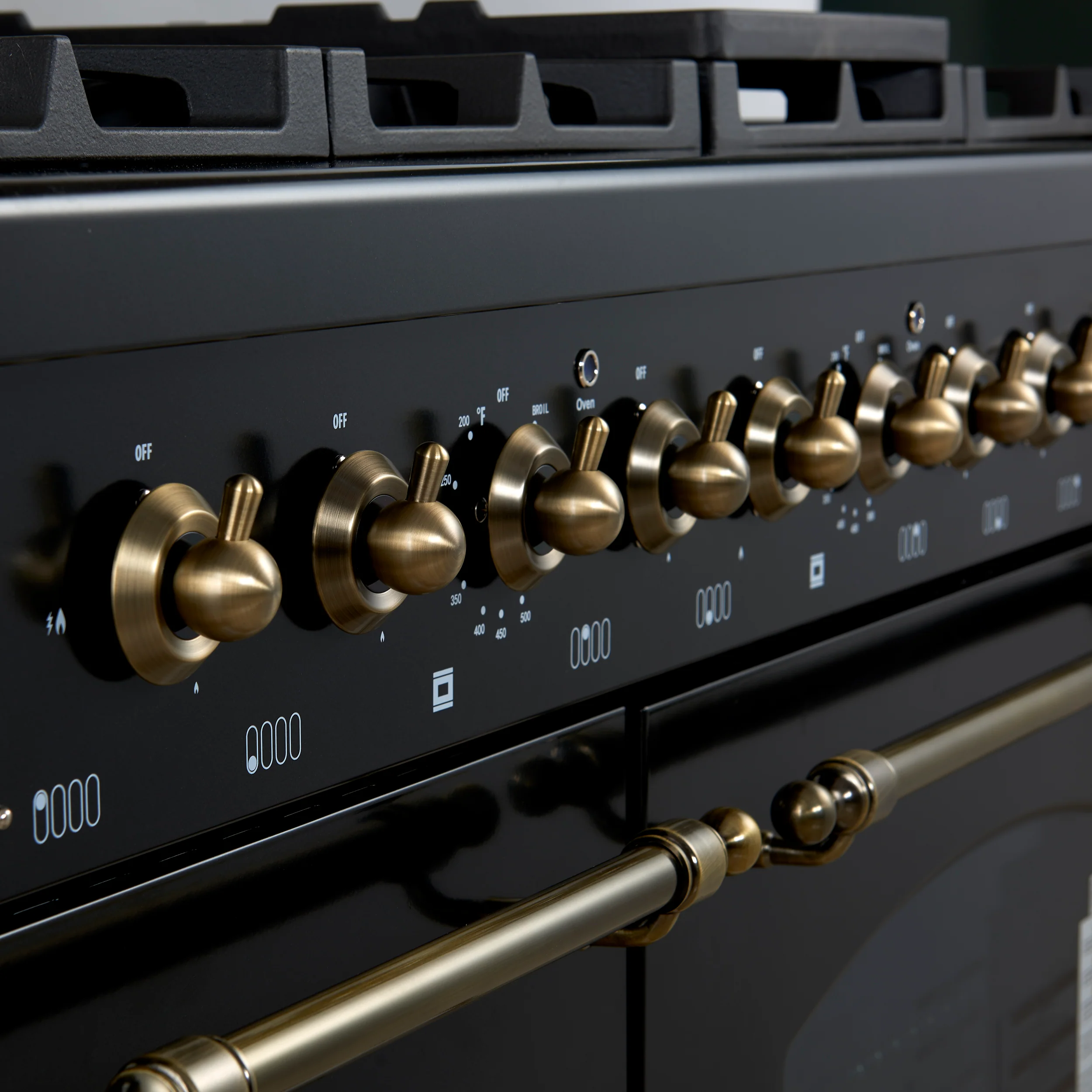 Forno Antico 48-Inch Dual Fuel Range, Black with Antique Brass Finish, 8 Burners, 94,000 BTU, 5.5 cu.ft. Double Ovens & Griddle - Image 5
